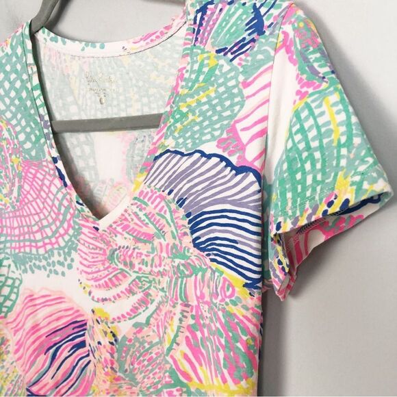 LILLY PULITZER | Michele V-Neck Top Roar of the Seas Colorful Tee Women’s Size S - Picture 4 of 9
